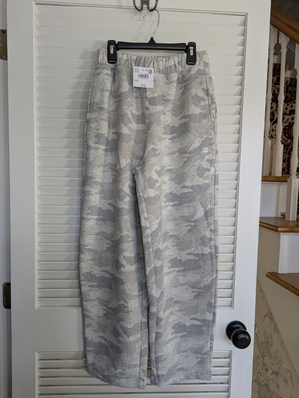 NWT American Eagle Barrel Leg Oversized Camo Sweatpants Size XXS
